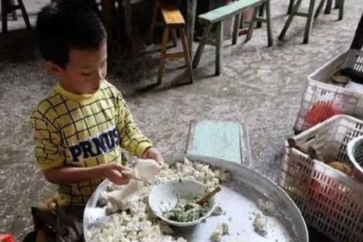 Haru, Bocah 8 Tahun Bantu Kakeknya Buat 10.000 Pangsit Sehari