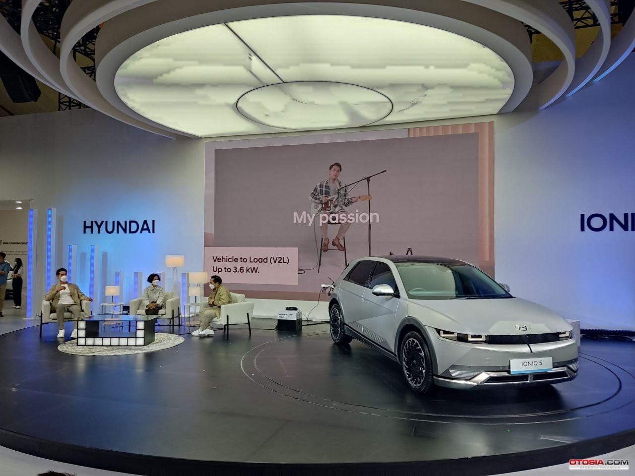 Hyundai IONIQ 5 meluncur di IIMS 2022 (Otosia.com/Aditya Pranayaditya)