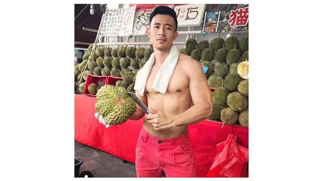 Pria ganteng durian (Sumber: Instagram/@//hotdudeswithdurian)