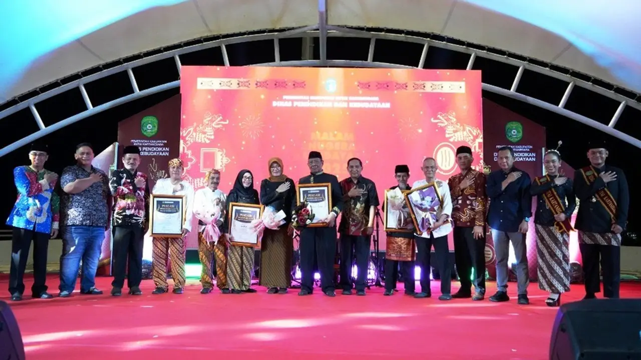 Pemkab Kukar Anugerahkan Penghargaan Kebudayaan 2025 kepada Lima Tokoh Seni Daerah