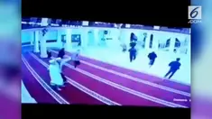 Detik-detik para jemaah berlari menyelamatkan diri saat gempa terjadi.