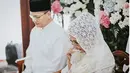 "Pas megang mikrofon keluarga di sebelah bilang jangan nangis. Gue ngebatin: ‘emang bisa sampai nangis ya?’, nggak tahunya pas gue ngomong berasa sedih banget, jadi nangis sendiri. Itu momen yang mengharukan ya," urainya. (Instagram/aldosinarta)