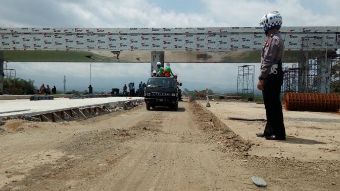 Jalan Tol Pandaan – Malang dibuka fungsional untuk satu lajur selama libur natal dan tahun baru (Liputan6.com/Zainul Arifin)