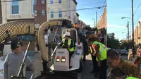 Wali Kota Surabaya, Tri Rismaharini menjajal mobil pembersih jalan dan sampah di Philadelphia, Amerika Serikat. (Foto: Pemkot Surabaya/Liputan6.com/Dian Kurniawan)