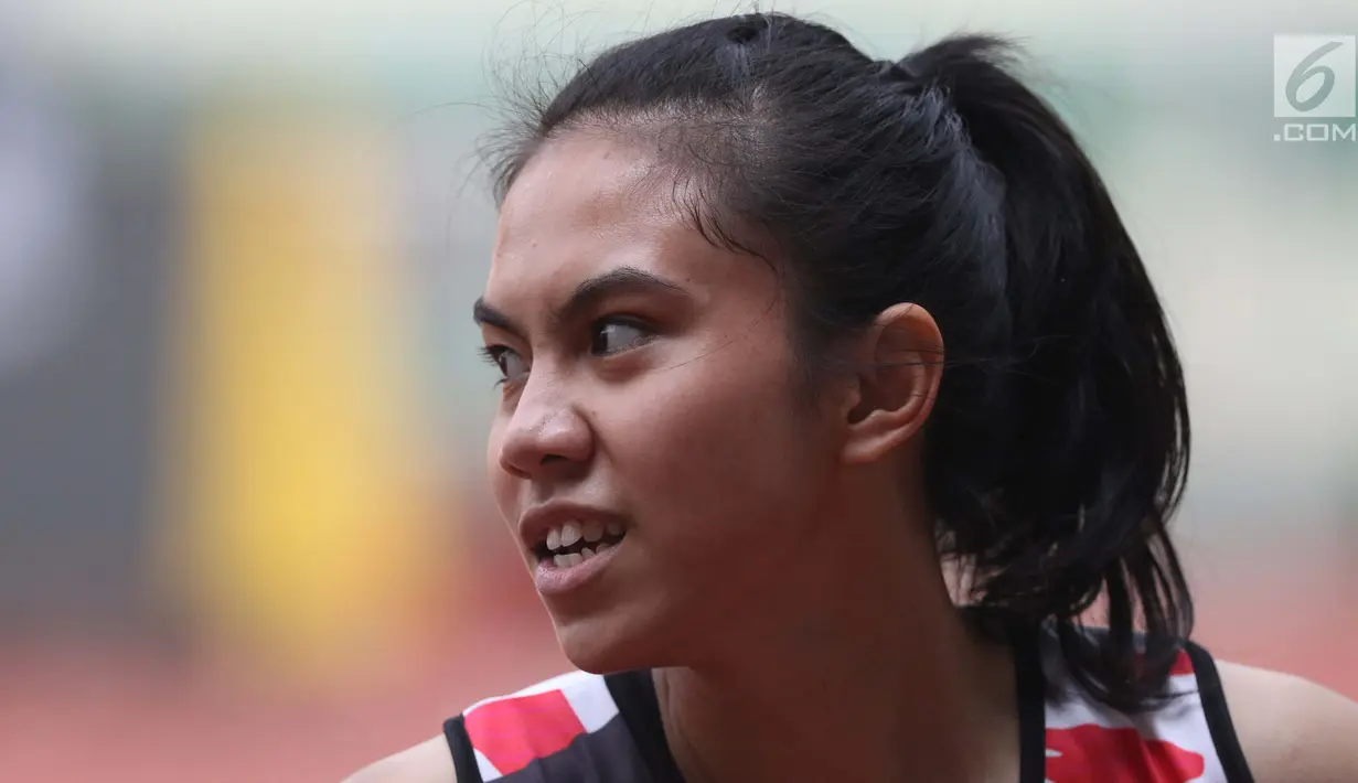 Atlet asal DKI Jakarta, Jeany Nurainy usai menyelesaikan lomba lari 100 meter putri U-20 Kejurnas Atletik U18, U20 dan Senior 2019 di Stadion Pakansari, Kab Bogor, Jumat (2/8/2019). Jeany Nurainy meraih posisi pertama dengan catatan waktu 12,15 detik. (Liputan6.com/Helmi Fithriansyah)