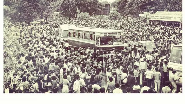 6 Potret Jadul Suasana Mudik Berbagai Moda Transportasi di Indonesia, Bikin Nostalgia.