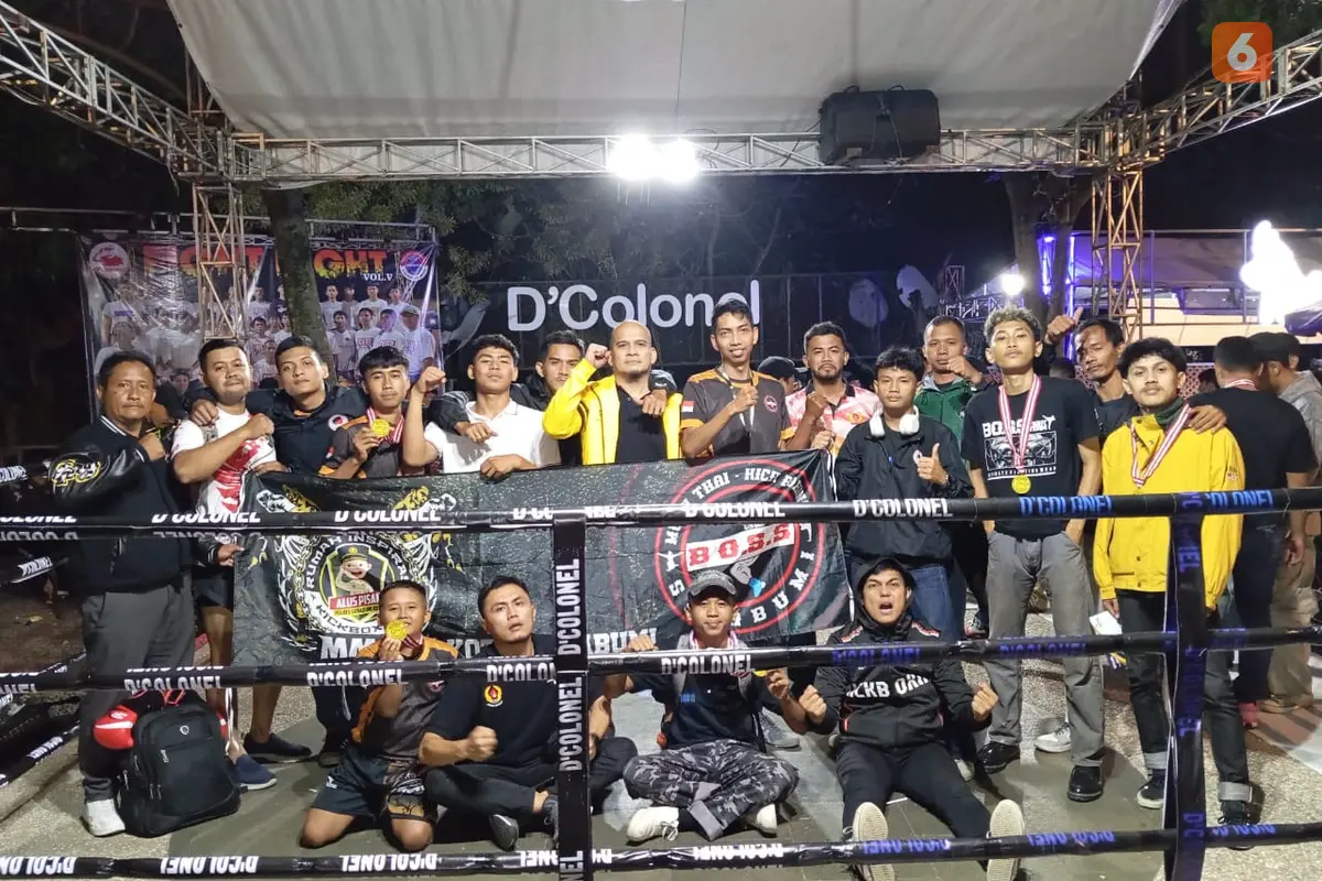 Para atlet kickboxing asal Kota Sukabumi setelah berhasil meraih medali emas dalam pertandingan kickboxing tingkat Jabar, berlangsung di Kabuoaten Cianjur (Liputan6.com/Fira Syahrin)