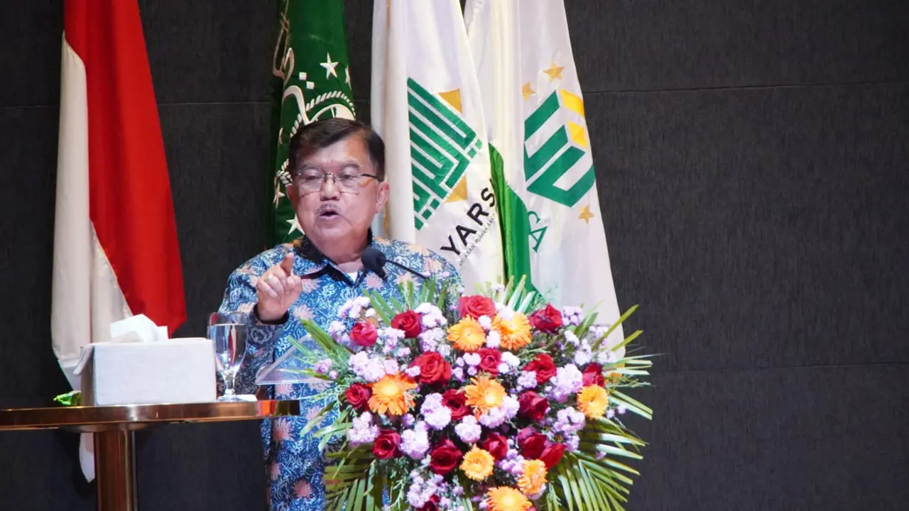 Jusuf Kalla saat ceraham di Unusa Surabaya. (Dian Kurniawan/Liputan6.com)