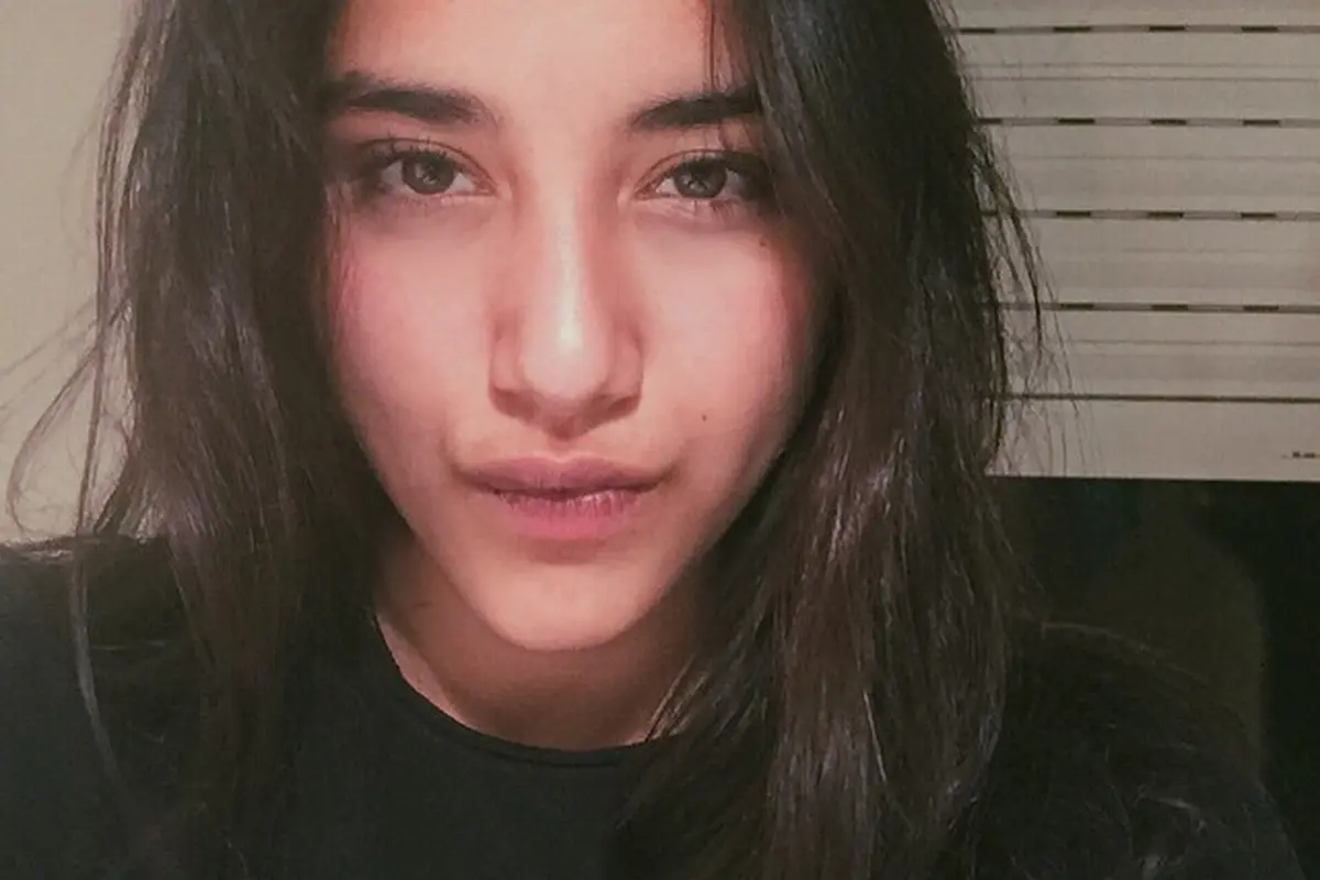 Potret Sabrina Alatas dengan Rambut Terurai (Instagram/@sab_sash)