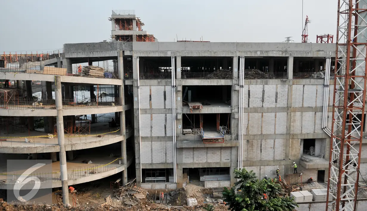 Pembangunan Pasar Senen terus dikebut, Jakarta, Kamis (20/10). Proyek pembangunan Blok III Pasar Senen ini direncanakan rampung pada tahun 2017 mendatang. (Liputan6.com/Yoppy Renato)