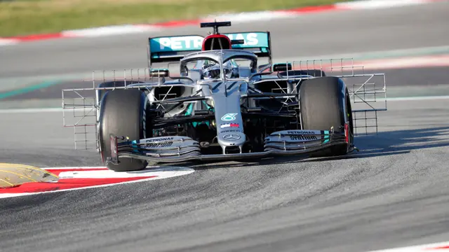 Lewis Hamilton Tercepat di Tes Pramusim F1 Barcelona Sesi 1