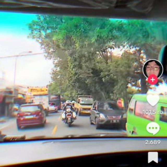 Viral Video Patwal Kawal Orang Pacaran di Puncak, Banjir Kecaman Warganet.  foto: Twitter @cocobotto