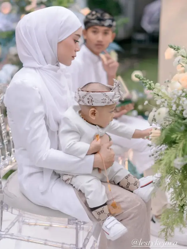 7 Potret Pertunangan Beni Mulyana Kakak Lesty Kejora, Digelar Mewah dan Meriah