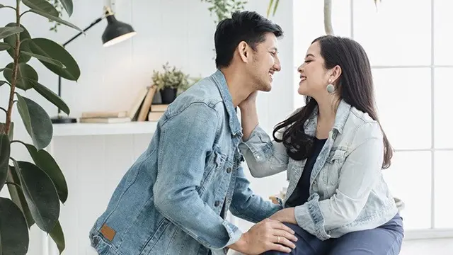 6 Gaya Pemotretan Keluarga Tasya Kamila, Kompak Pakai Denim