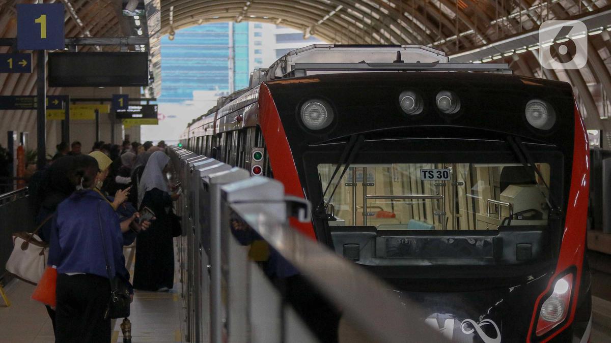 181 Ribu Orang Naik LRT Jabodebek Selama Libur Panjang Kenaikan Isa Almasih