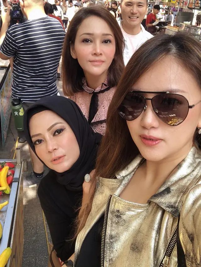 Liburan Maia Estianty
