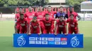 <p>Para pemain starting XI Semen Padang berfoto bersama jelang menghadapi PSS Sleman pada laga pekan ke-3 BRI Liga 1 2024/2025 di Lapangan STIK-PTIK, Jakarta Selatan, Senin (26/8/2024). (Bola.com/Bagaskara Lazuardi)</p>