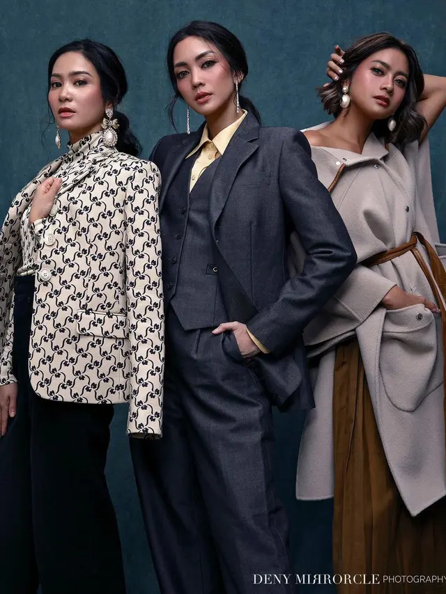 6 Pemotretan Bunga Zainal, Ririn Dwi Ariyanti, dan Rini Yulianti, Bak Kembar