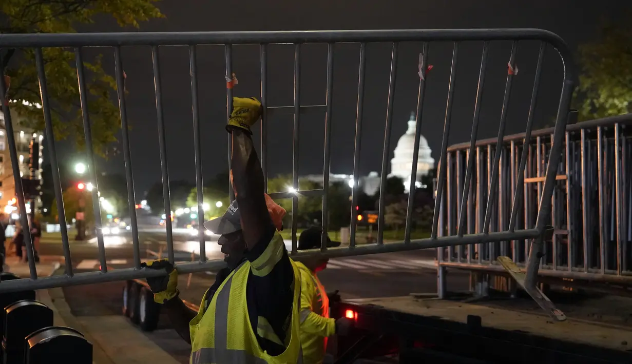 Mantan Presiden Donald Trump dituntut pidana oleh federal pada Selasa (01/08), atas upayanya membatalkan kekalahan dalam pemilu AS 2020 dan pemberontakan di Gedung Kongres AS pada tanggal 6 Januari. (AP Photo/Alex Brandon)