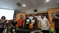 Menteri Dalam Negeri, Tjahjo Kumolo dan Wakil Rektor UGM, Paripurna Sugarda di Symposium Smart City 2016. (Liputan6.com)