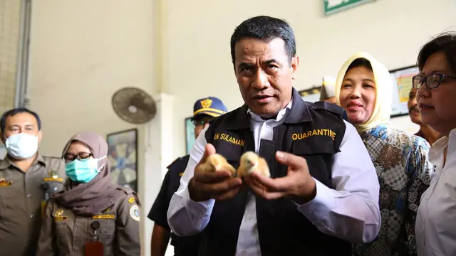mentan saat melepas ayam dan manggis untuk diekspor