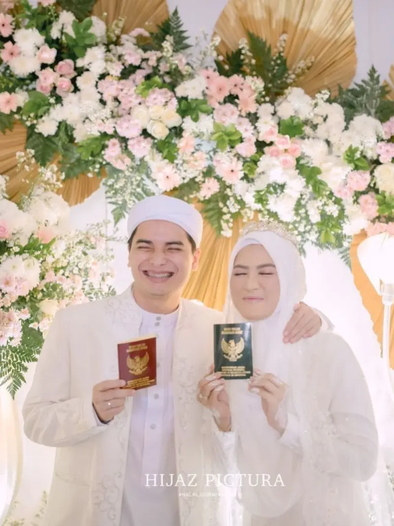[Fimela] Potret Pernikahan Alvin Faiz dan Henny Rahman