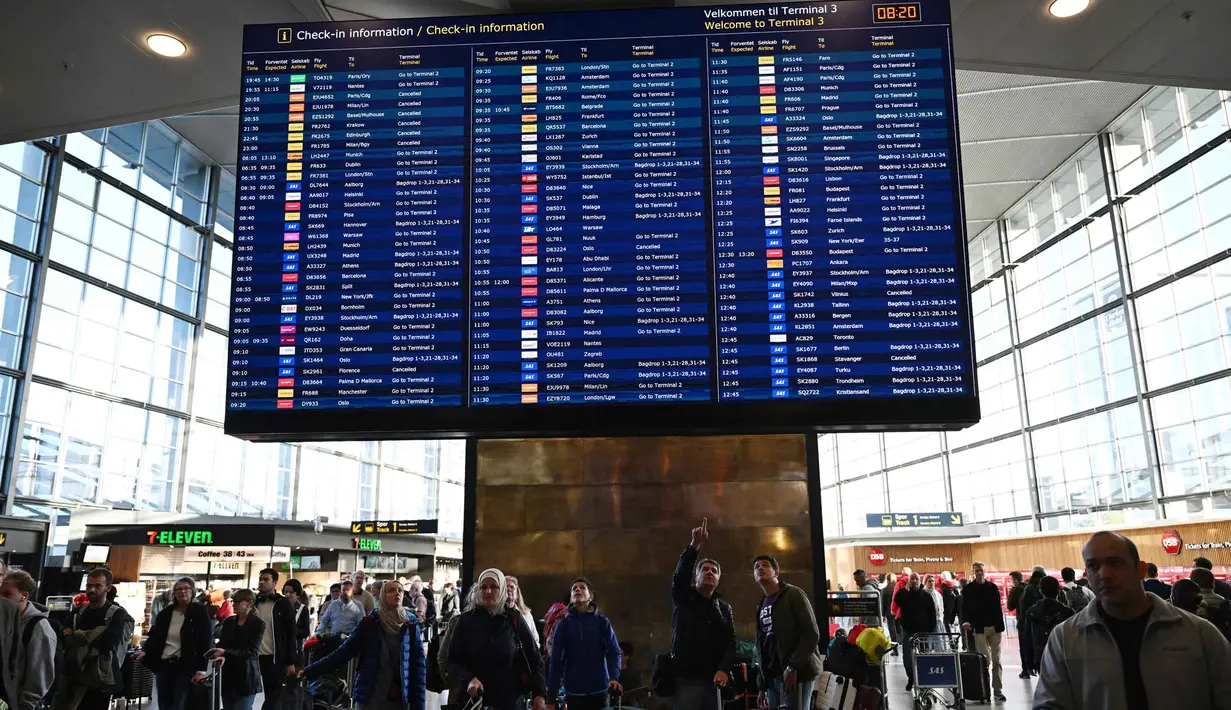 Gangguan drone tersebut berimbas pada pengalihan sejumlah penerbangan dan gangguan perjalanan lainnya. (Sergei GAPON/AFP)