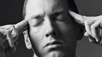 Eminem dianggap sebagai penyanyi hip hop yang paling banyak menyebut resep narkotika di dalam lagu-lagunya.