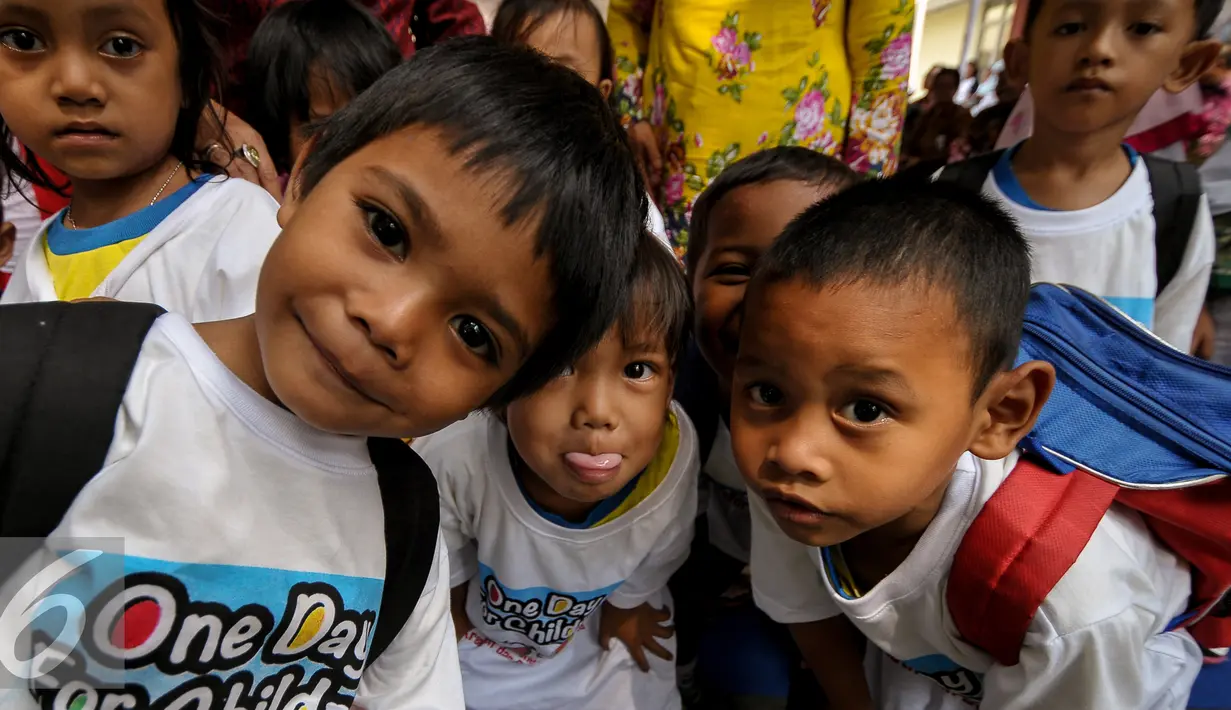Sejumlah anak saat menghadiri peluncuran Telepon Pelayanan Sosial anak (TePSA) di Panti Sosial Marsudi Putra Handayani, Jakarta, Kamis (6/8/2015). TePSA diluncurkan dalam rangka memperingati Hari Anak Nasional 2015. (Liputan6.com/Yoppy Renato)