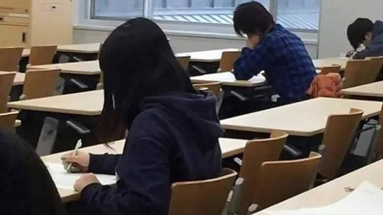 10 Kelakuan Kocak Kucing Bila Sedang di Dalam Kelas, Bikin Ketawa