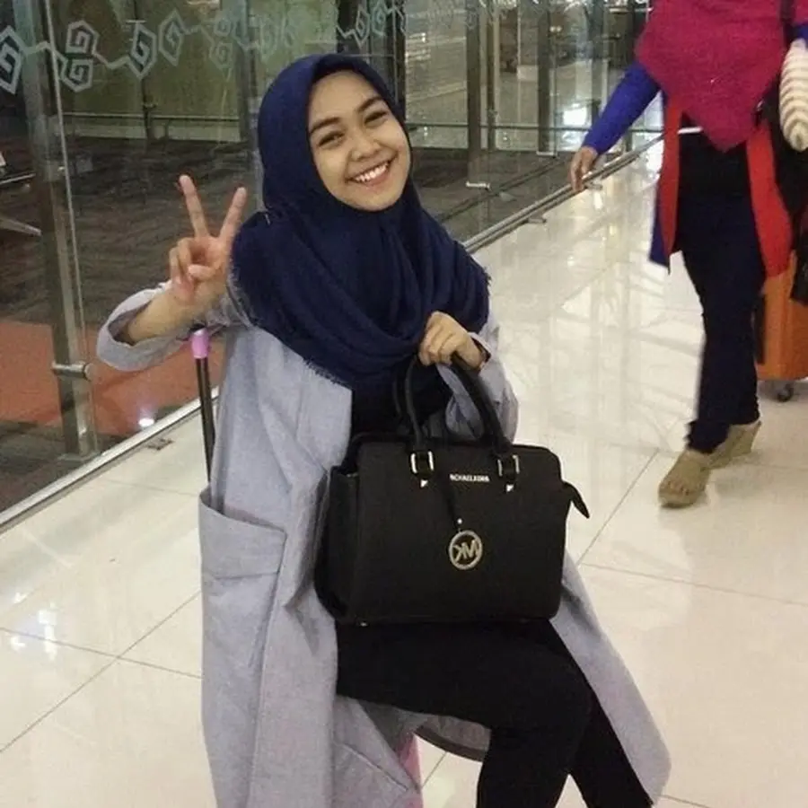 Ria 'Ricis' Bergaya dengan Long Cardi | via: yt3.ggpht.com