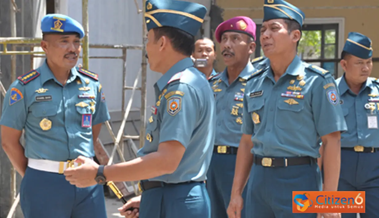 Citizen6, Surabaya: Dalam sidaknya, Dankobangdikal di dampingi Wadan Kobangdikal, Brigjen TNI Marinir P. Verry Kunto dan para Direktur Kobangdikal, yang di terima langsung Komandan Kodikdukum, Kolonel Laut (T) M Simbolon. (Pengirim: Penkobangdikal).
