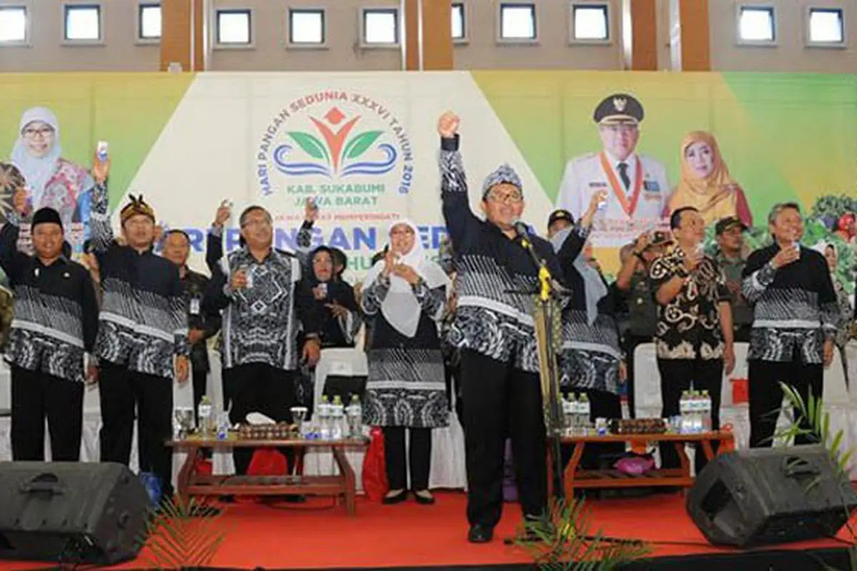 Gokil, 111 Ribu Orang Minum Susu Secara Serempak