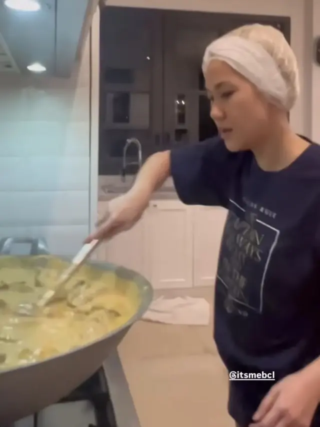 Bunga Citra Lestari saat Masak Rendang untuk Lauk Lebaran