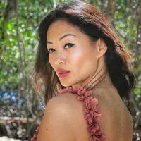 Indah Kalalo mesra dengan suami. (Innstagram/indahkalalo)