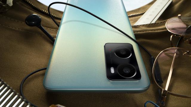 Oppo A76 dengan teknologi pengisian daya cepat 33W SuperVOOC. Dok: Oppo Indonesia