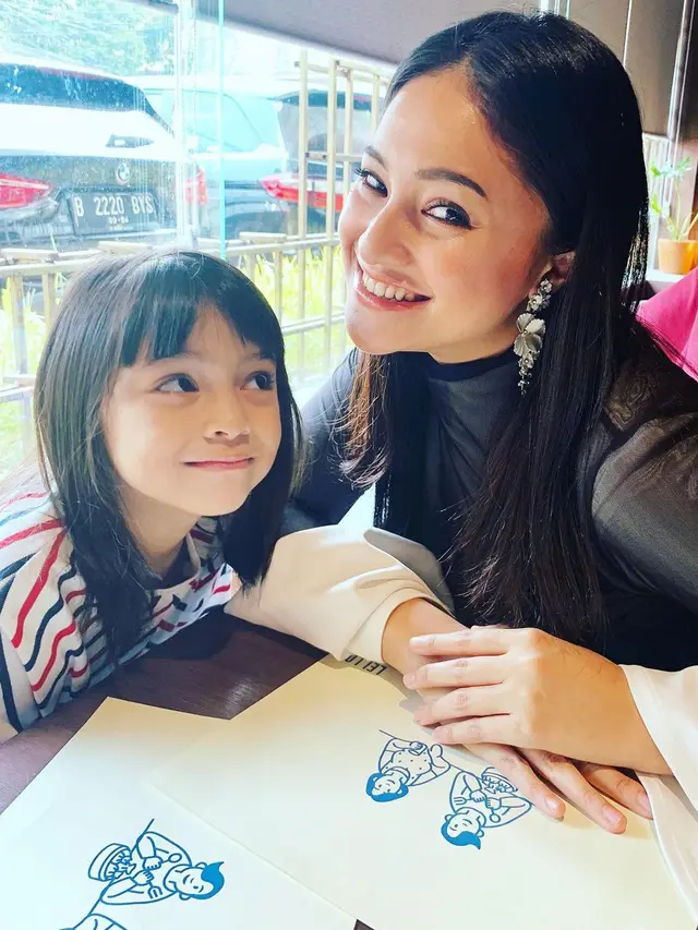 Jadi Ibu, Ini Potret 6 Mantan Penyanyi Cilik Era 90-an saat Momong Anak