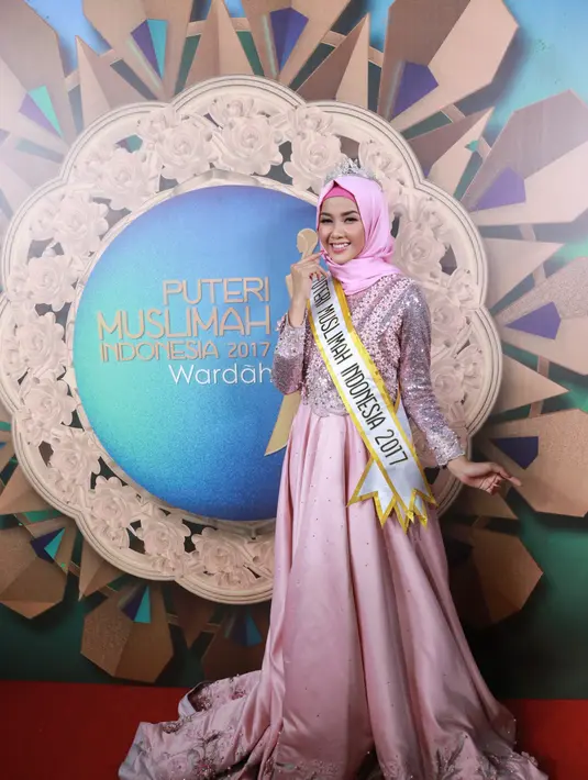 Rencana utama yang akan dilakukan Syifa dengan hadiah uang tunai yang didapatkannya adalah untuk membiayai kuliahnya, lantaran ia tidak ingin membebani kedua orang tuanya lagi. Kemudian Syifa punya berencana berbisnis. (Adrian Putra/Bintang.com)