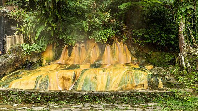 Wisata batu raden