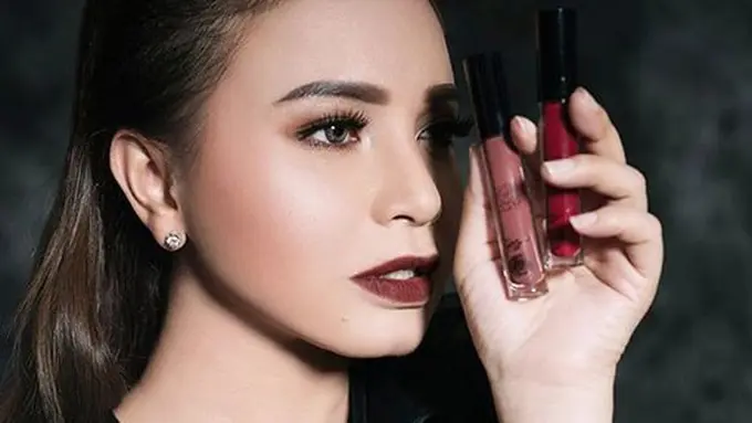 Rossa pilih bisnis lipstik/copyright: instagram/itsrossa910