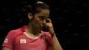 Pebulutangkis tunggal putri India, Saina Nehwal, menggerakan tangan untuk membersihkan mata saat laga perempat final BCA Indonesia Open di Istora Senayan, Jakarta, Jumat (3/6/2016). (Bola.com/Vitalis Yogi Trisna)