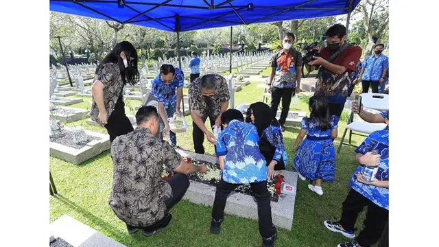 Kenang 3 Tahun Kepergian Ani Yudhoyono, Ini 7 Momen Keluarga SBY Ziarah Makam