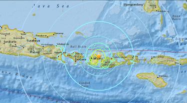 USGS menyebut gempa yang mengguncang Lombok Minggu malam memiliki magnitudo 7,2 SR, sebelum akhirnya merevisinya menjadi 6,2 SR.