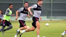 Mantan Kapten Liverpool dan Timnas Inggris, Steven Gerrard, mengikuti sesi latihan perdana LA Galaxy di Carson, California, AS. Rabu (8/7/2015) pagi WIB. (AFP PHOTO/Frederic J. Brown)