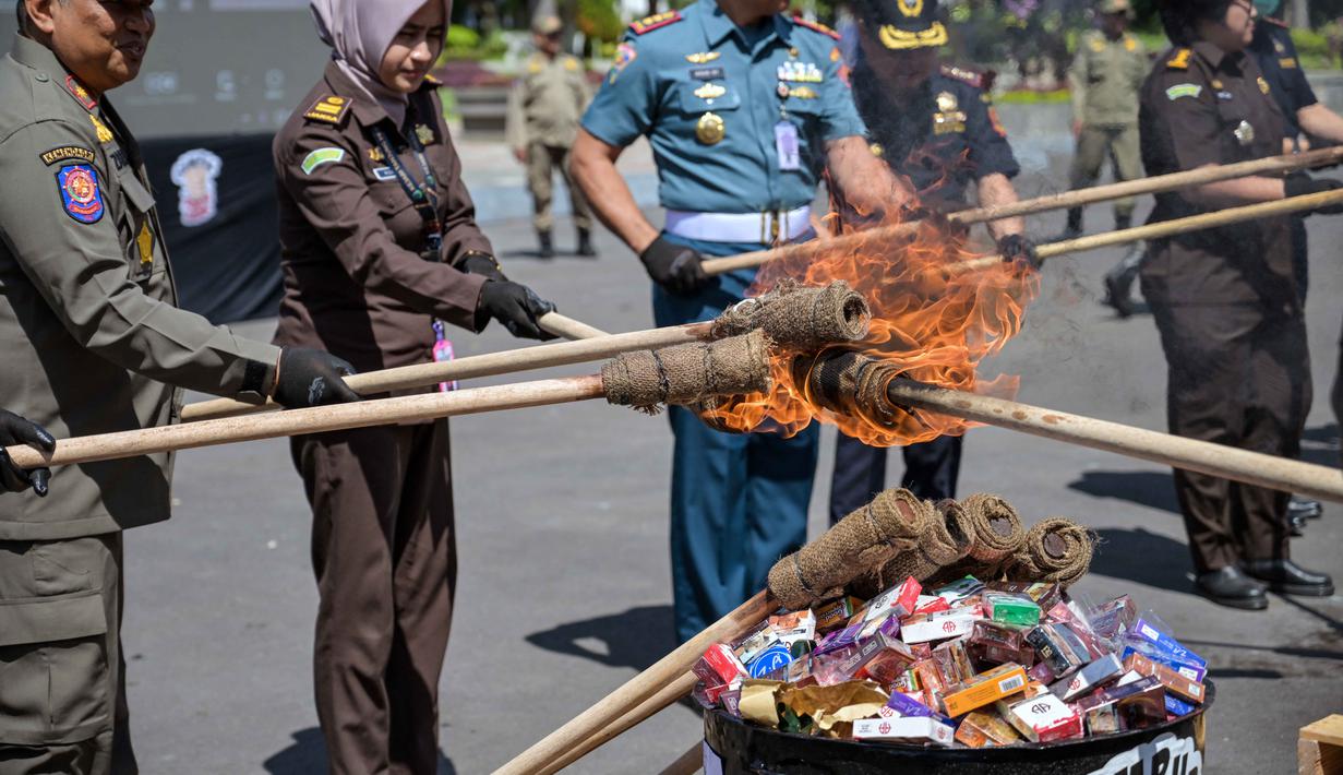 Diketahui, ada 11.192.740 batang rokok llegal dengan perkiraan nilai barang sebesar Rp116.622.818.900. (JUNI KRISWANTO/AFP)