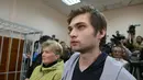 Ruslan Sokolovsky, seorang blogger Rusia, menghadiri persidangan di Pengadilan Kota Yekaterinburg, Kamis (11/5). Blogger 22 tahun itu dijatuhi hukuman 3,5 tahun penjara karena bermain gim Pokemon Go di sebuah gereja ortodoks. (Konstantin Melnitskiy/AFP)