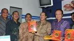 Citizen6, Padang: MKP Sharif C Sutardjo dan Gubernur Sumbar serta Wakil Ketua Komisi IV Firman Soebagyo meninjau ruang Pamer produk hasil Pendidikan SUPM-N Pariaman. (Pengirim: Efrimal Bahri)