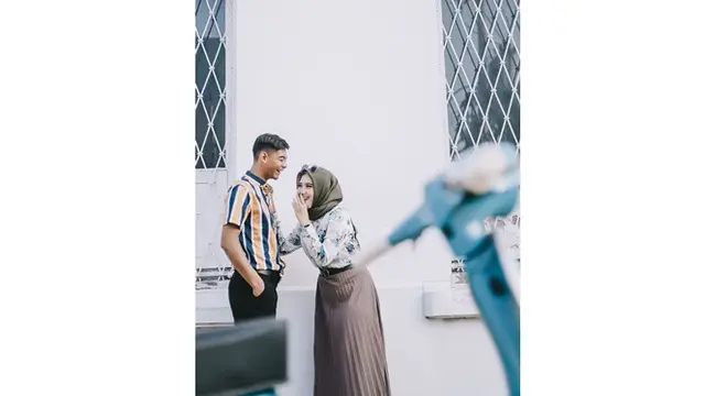 5 Foto Prewedding Satria Tama dan Aisyah, Konsep Vintage dan Adat Jawa