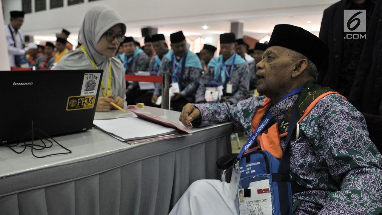 Calon Jemaah Haji Kloter 1 Mulai Padati Asrama Pondok Gede