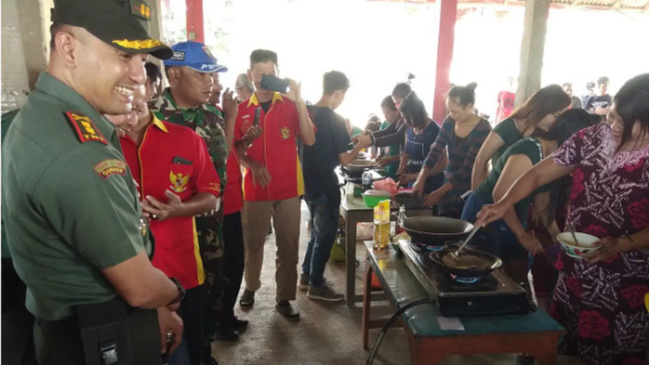Berebut 'Ngicipi' Nasgor Bikinan PSK Lorong Indah